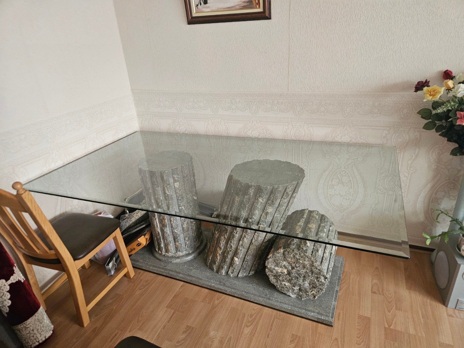 gratis af te halen, Glazen eettafel met unieke stenen poten, Ophalen, Gebruikt, Modern, robuust, uniek, 50 tot 100 cm