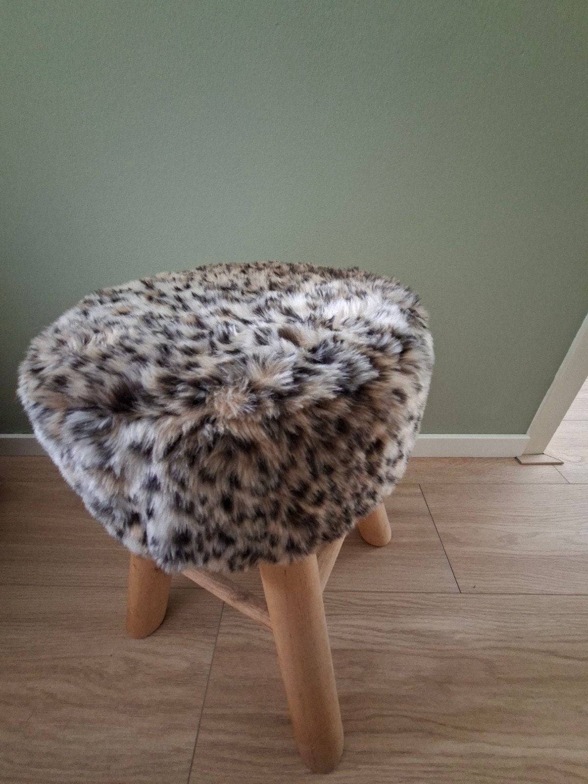 Krukje met imitatie vacht, Ophalen, Zo goed als nieuw, Hout