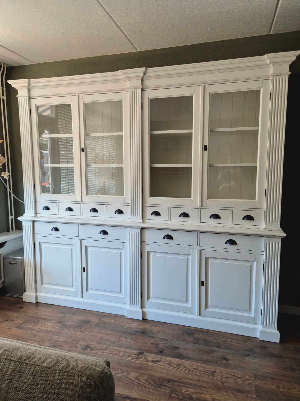 grote witte  buffetkast 2.14 m hoog 50 cm diep 2.41 m breed
