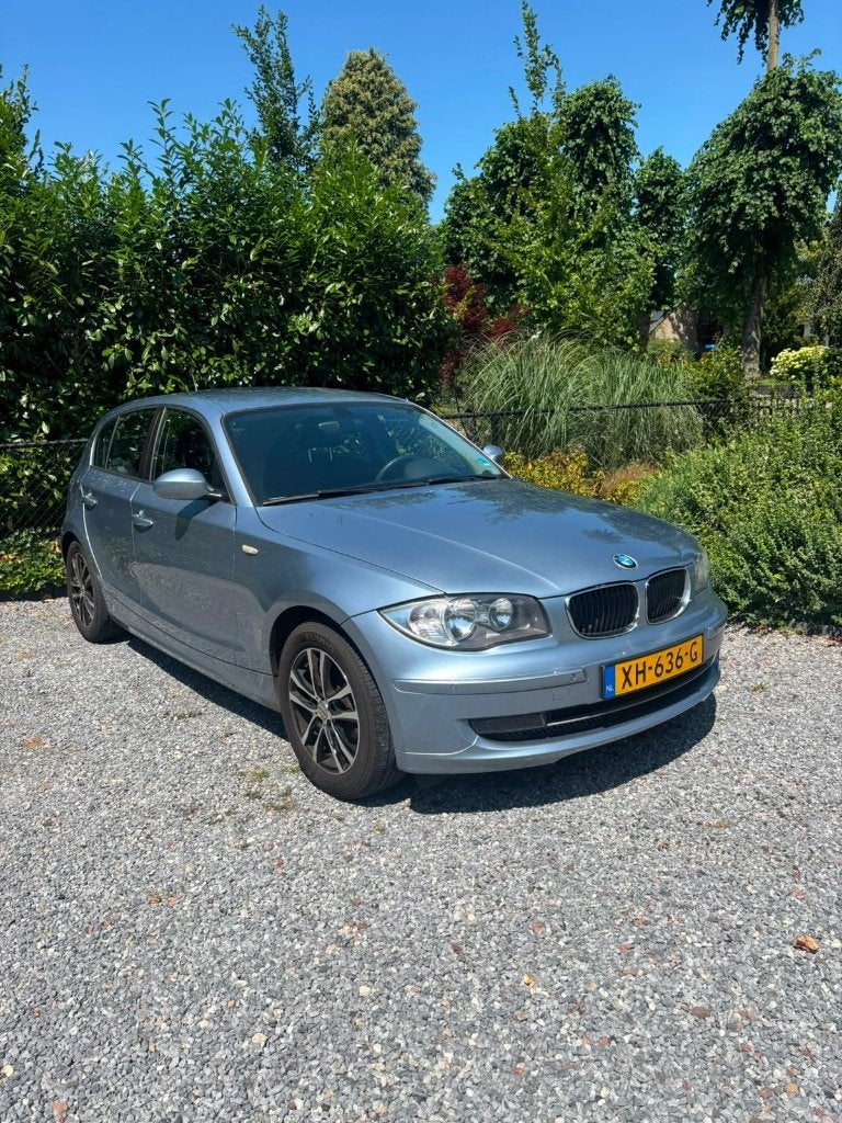 BMW 1-Serie - 116I - 5DR - Airco - Trekhaak - Winterbanden, Auto's, BMW, 1-Serie, Achterwielaandrijving, 4 cilinders, Blauw