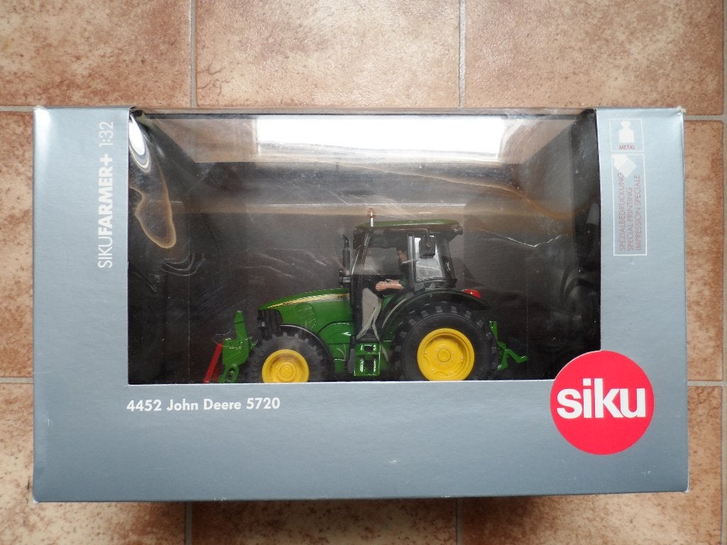 siku 4452, Hobby en Vrije tijd, Modelauto's | 1:32, Ophalen of Verzenden, Zo goed als nieuw, Tractor of Landbouw, SIKU