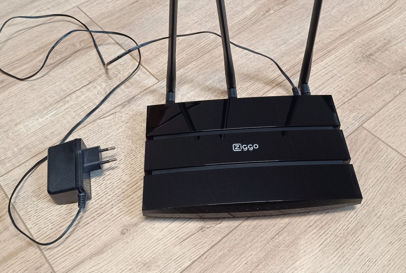 TP-link Ziggo wifi booster, Ophalen of Verzenden, Zo goed als nieuw, Router met modem, TP-Link