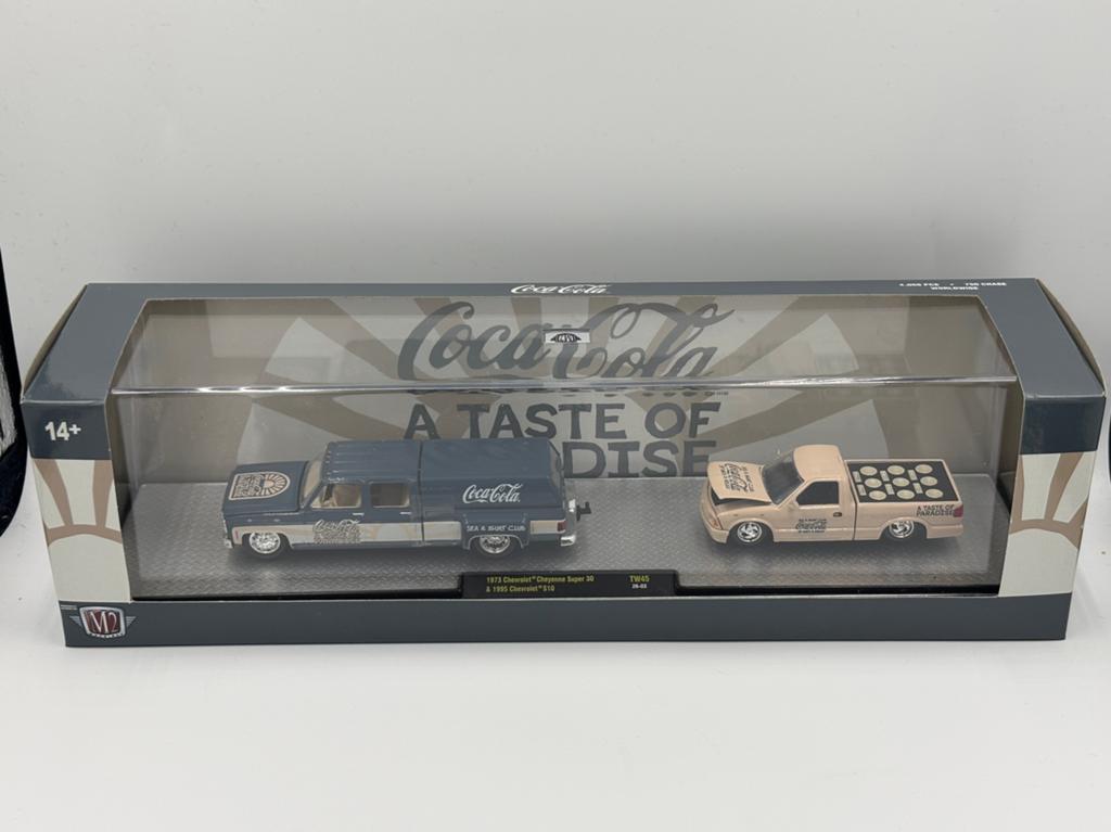 M2 Machines Coca Cola set Chevrolet 1:64 model diecast, Ophalen of Verzenden, Zo goed als nieuw, Auto