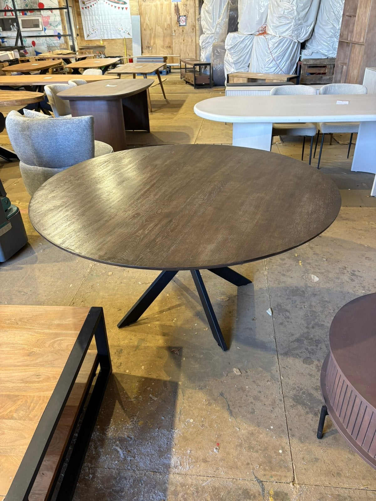 PRACHTIGE RONDE WALNOOT TAFEL – NU €325!, Ophalen, Nieuw, Rond, 100 tot 150 cm