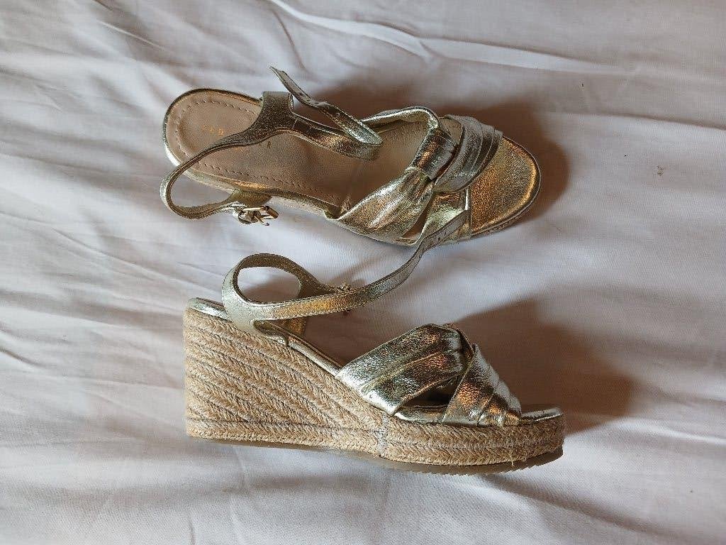 nieuwe goud kleurige schoenen Ted Baker London mt 40, Overige kleuren, Nieuw, Ophalen of Verzenden, Schoenen met hoge hakken