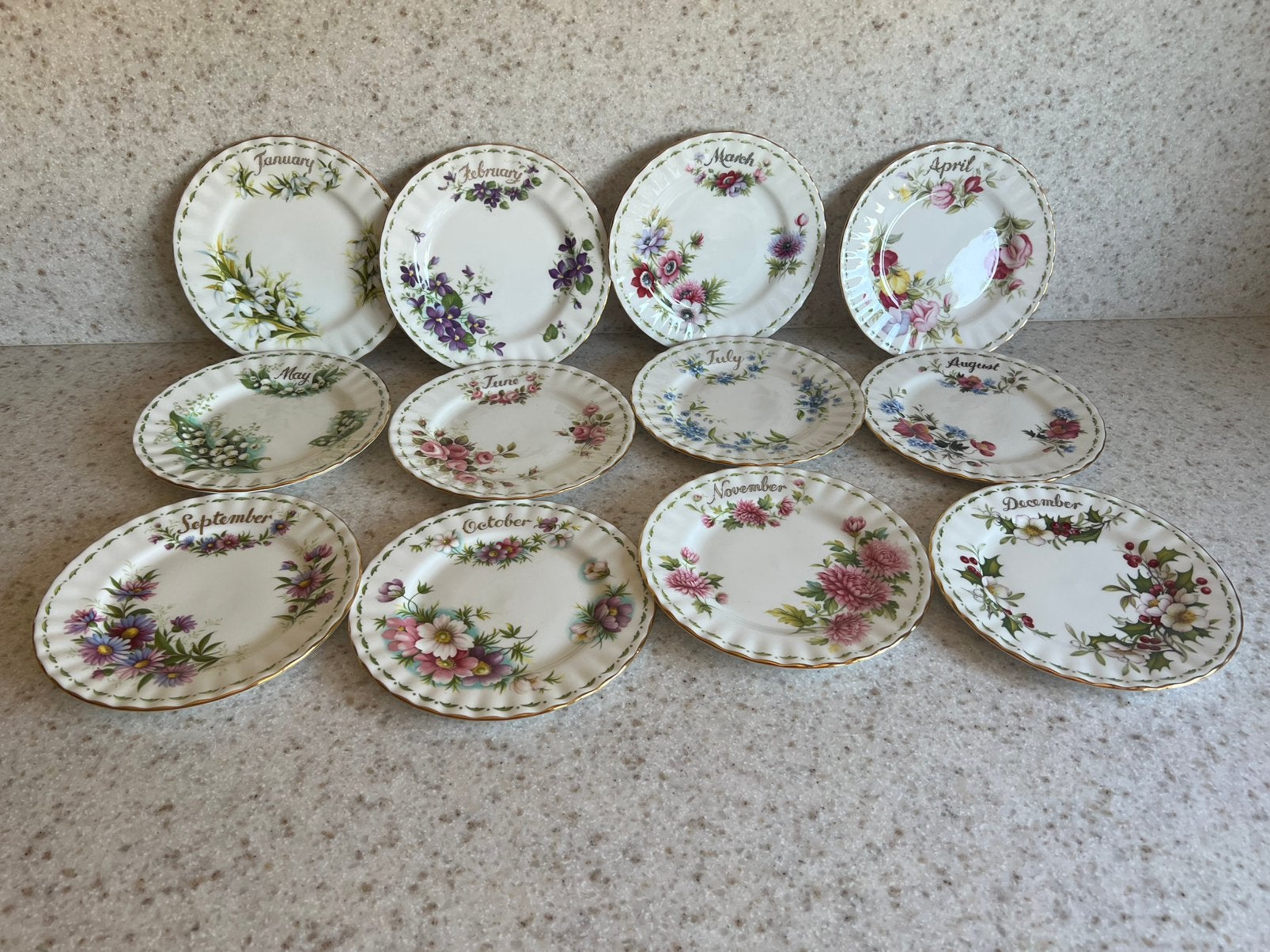 Royal Albert set 12 gebaksbordjes Flower of the Month, Antiek en Kunst, Antiek | Servies los, Verzenden