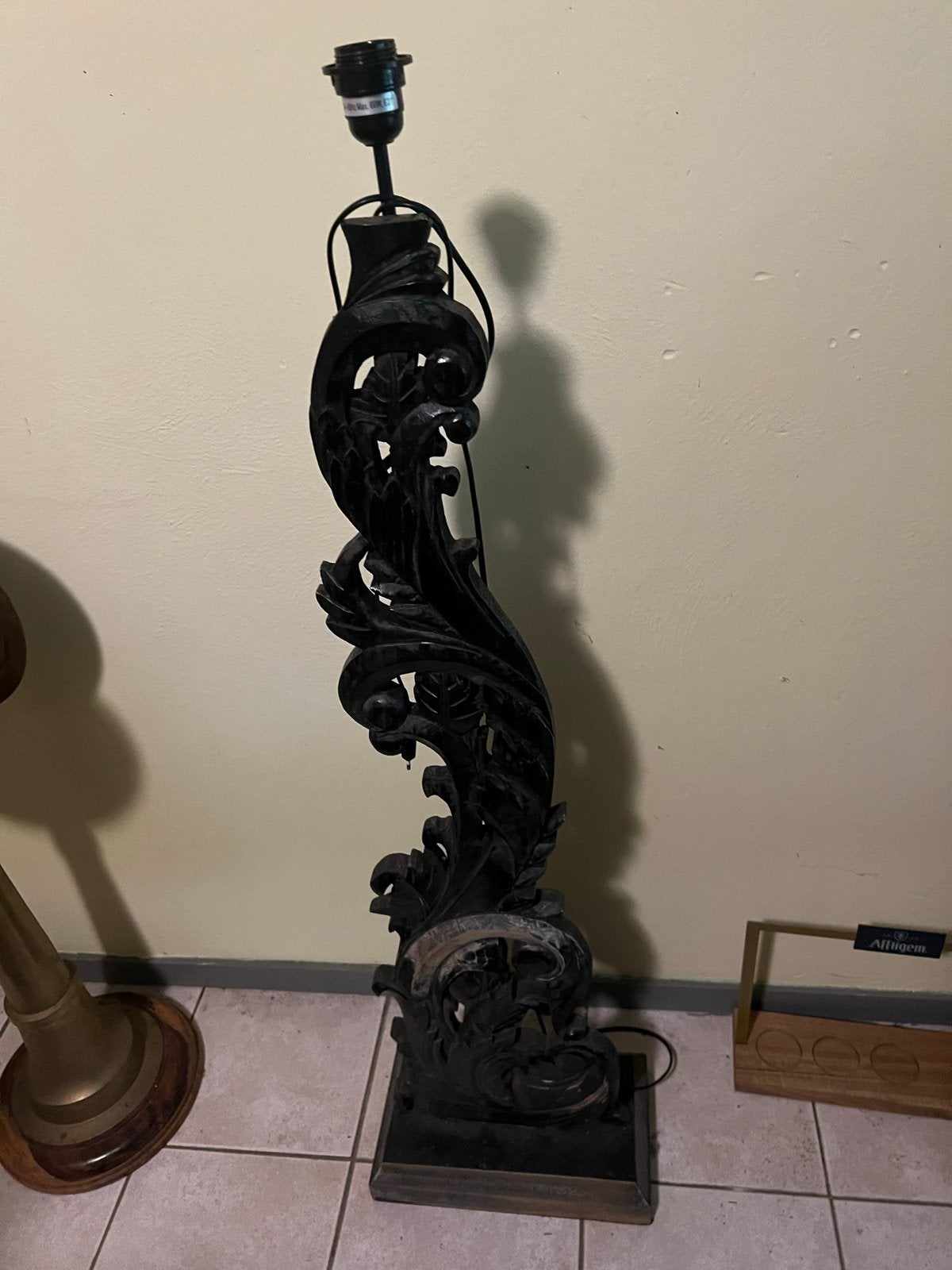 Antieke houten vloerlamp met barokke versieringen, Ophalen of Verzenden