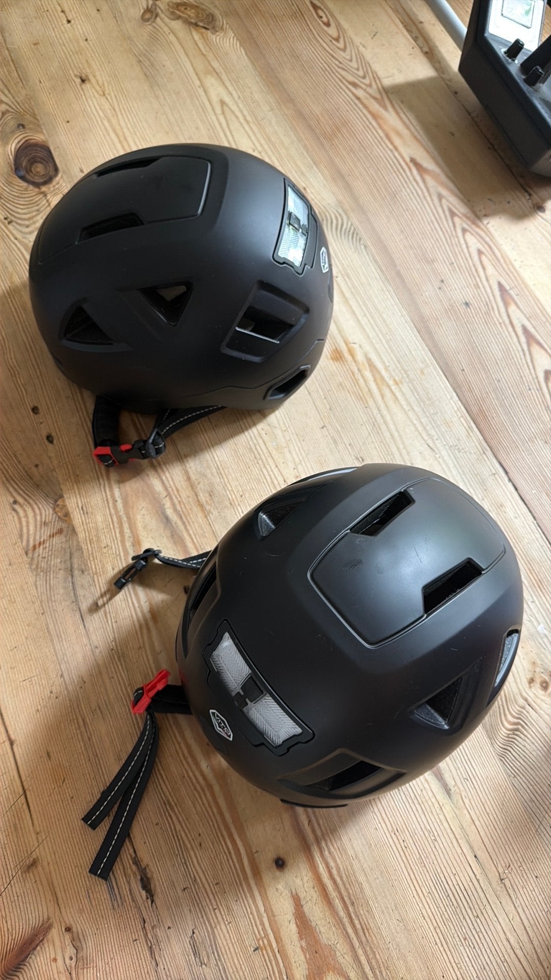 2 zgan fiets/scooterhelmen, Ophalen of Verzenden, Zo goed als nieuw, XL, Heer of Dame