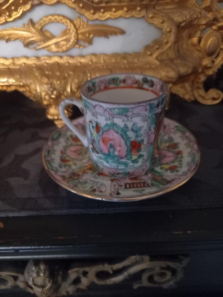 Chinese dun eierporseleinen kop en schotel fam. Rose gemerkt, Antiek en Kunst, Antiek | Servies los, Ophalen of Verzenden
