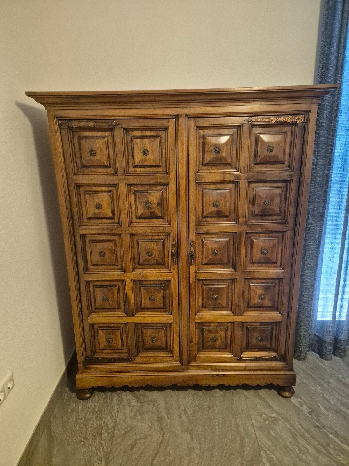 Spaanse kast met paneeltjes138x43x170, Ophalen