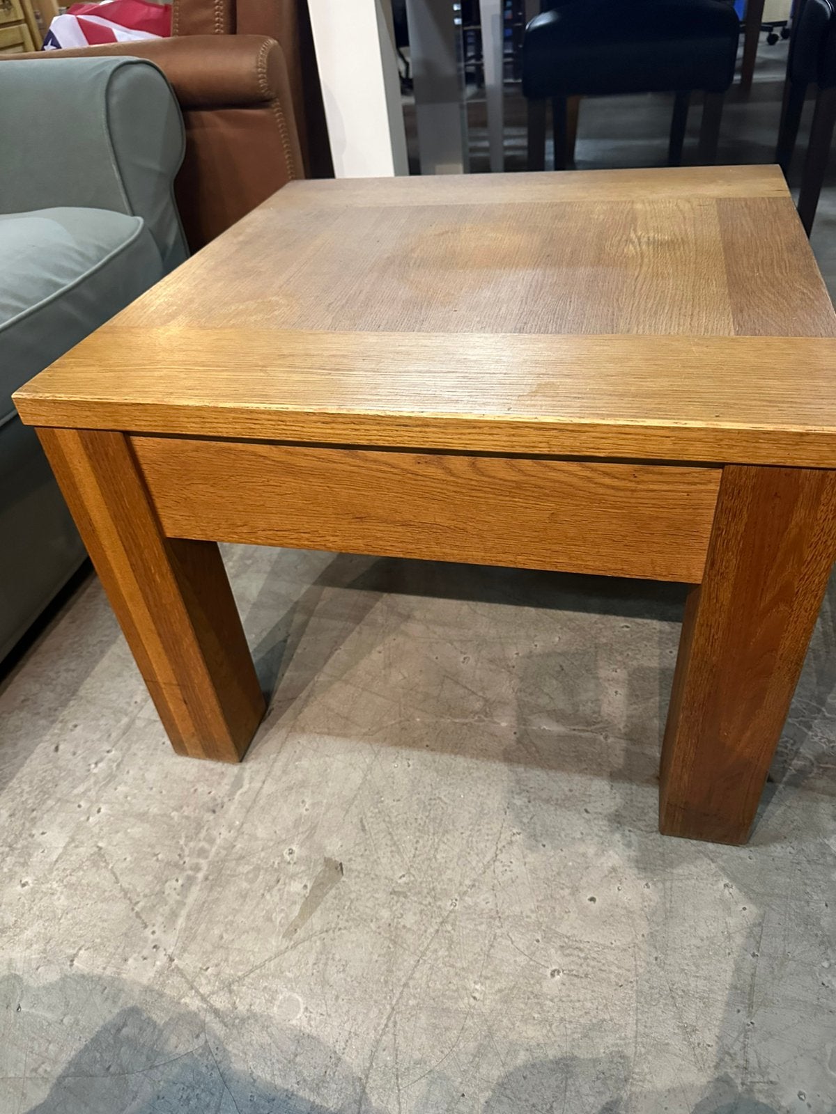 Massieve houten salontafel, C, C, Vierkant, Zo goed als nieuw