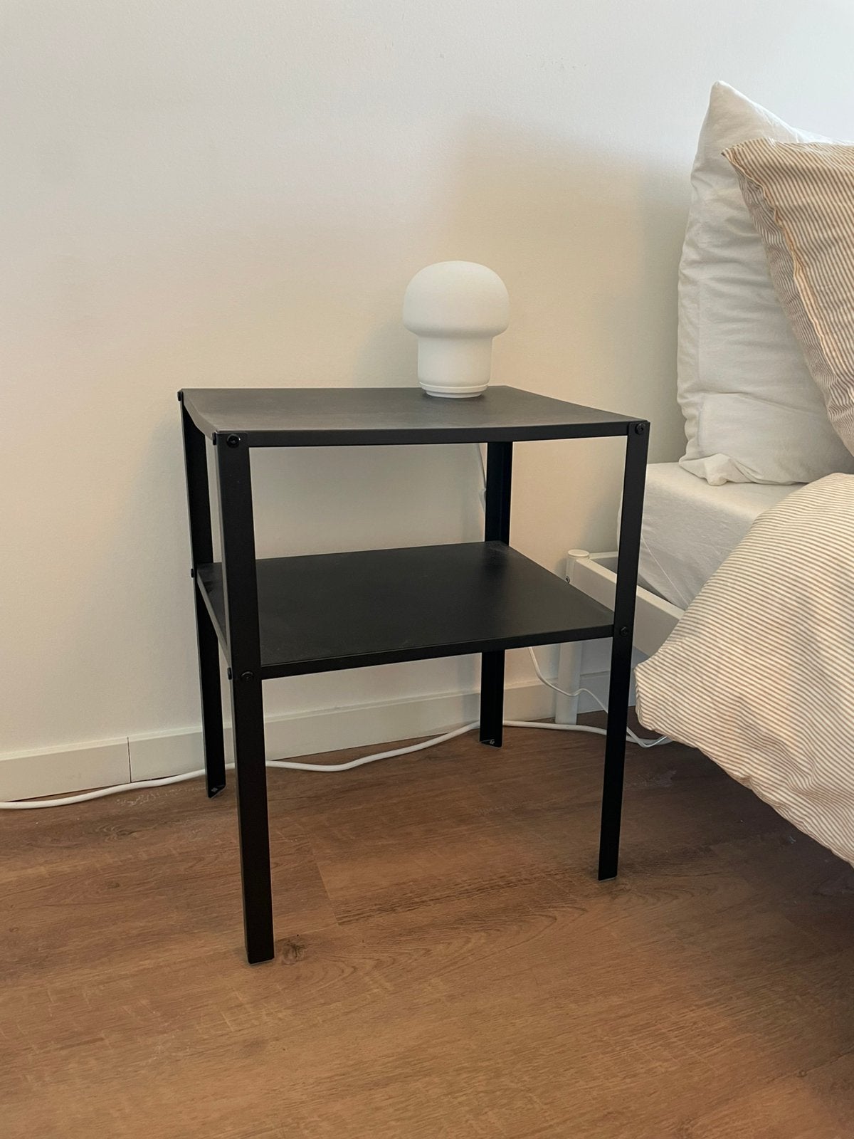 IKEA bedside table, Huis en Inrichting, Ophalen, Gebruikt, Minder dan 45 cm, 55 tot 70 cm