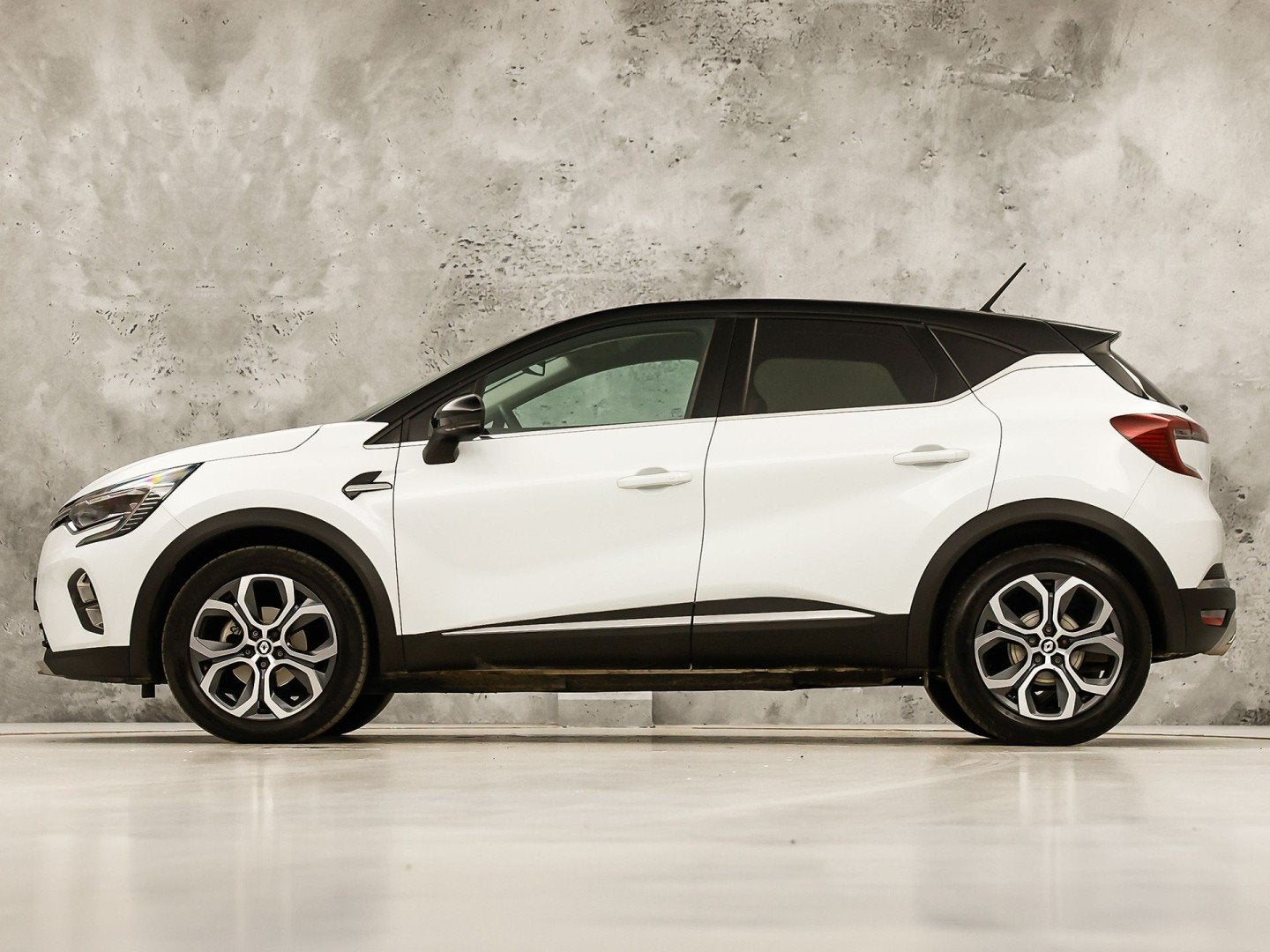 Renault Captur 1.3 TCe 140 Intens Sport 140Pk Automaat (VIRT, 12 maanden, Gebruikt, 4 cilinders, Leder en Stof