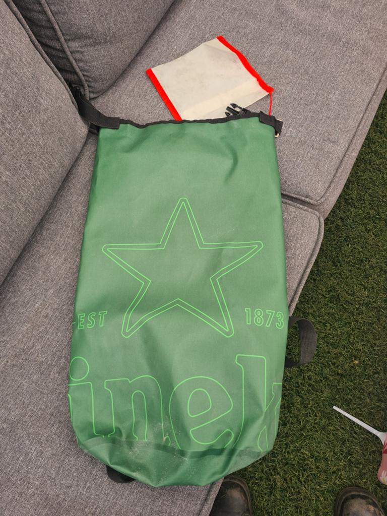 Heineken rugtas komt van een verzameling, Verzamelen, Biermerken, Ophalen of Verzenden, Zo goed als nieuw, Glas of Glazen, Heineken
