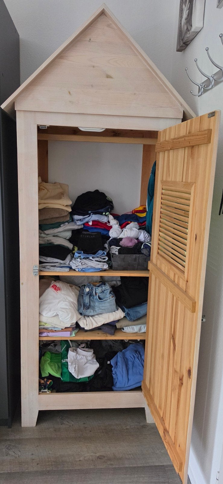 Houten kastje met puntdak en louvredeur (beachhuisje), Ophalen, Minder dan 50 cm, Speels, Kinderkamer, Cottage, 25 tot 50 cm