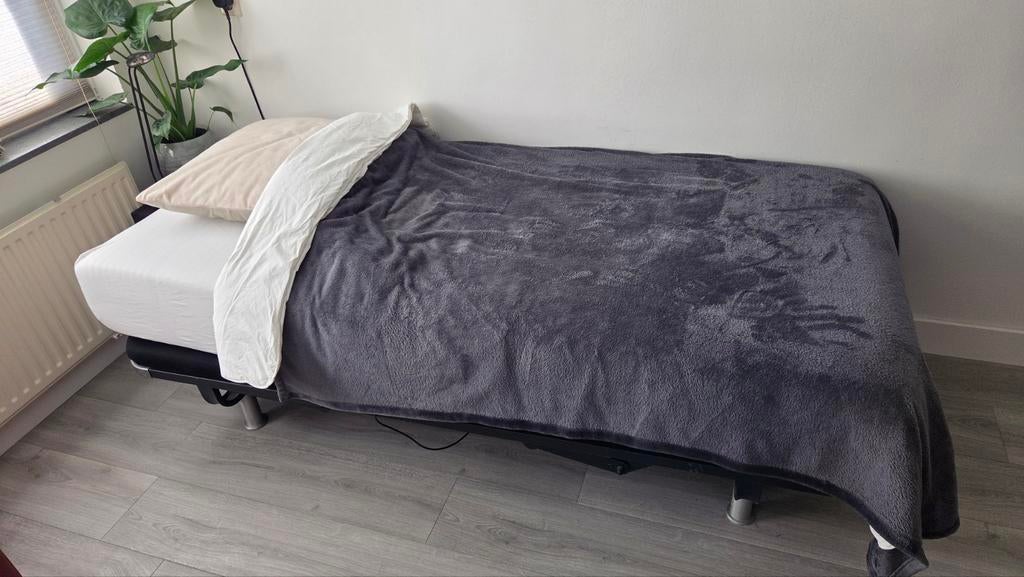 M-line elektrische lattenbodem en matras 90x200, Verstelbaar, 90 cm, Eenpersoons, Zwart
