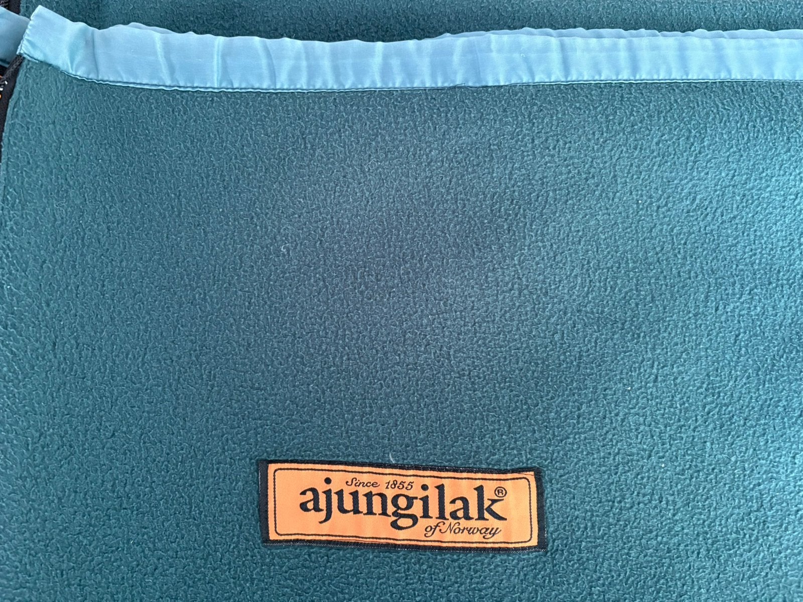 Ajungilak Fleece slaapzak., Caravans en Kamperen, Slaapzakken, Ophalen of Verzenden, Zo goed als nieuw
