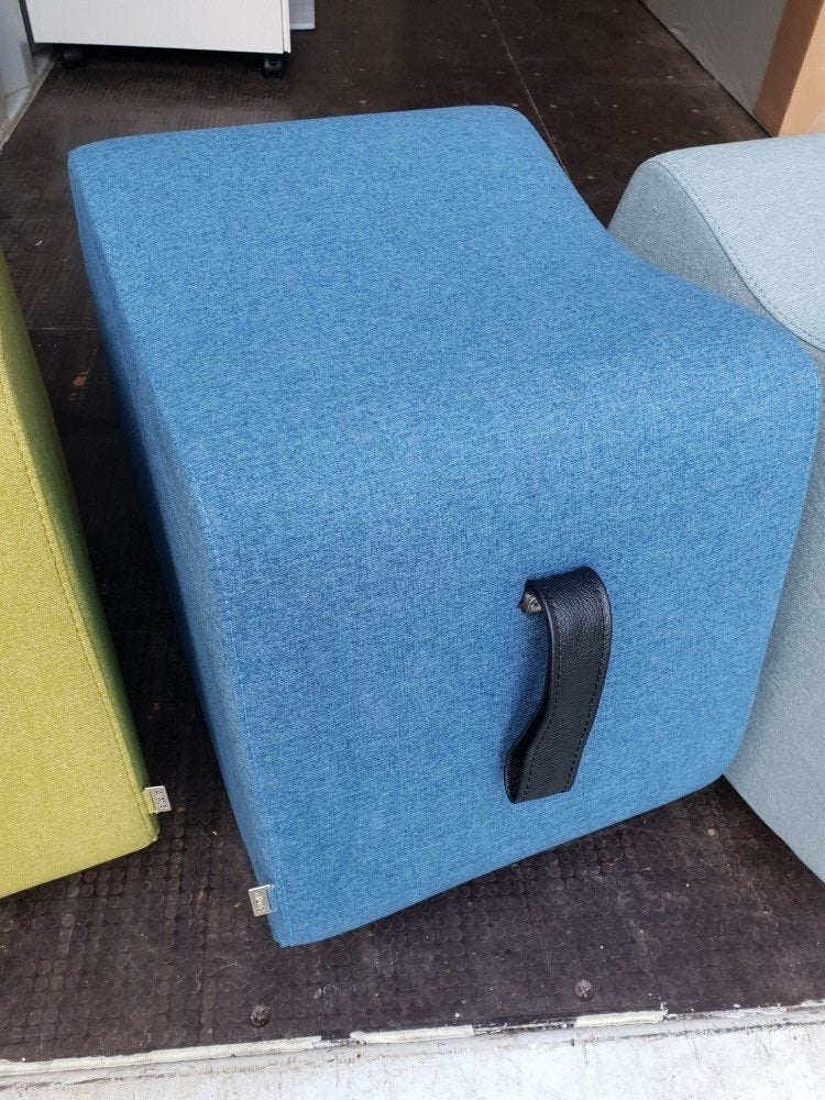 Mooie blauwe ZIVELLA poef (nieuw), Nieuw, Minder dan 50 cm, Ophalen of Verzenden, Stof