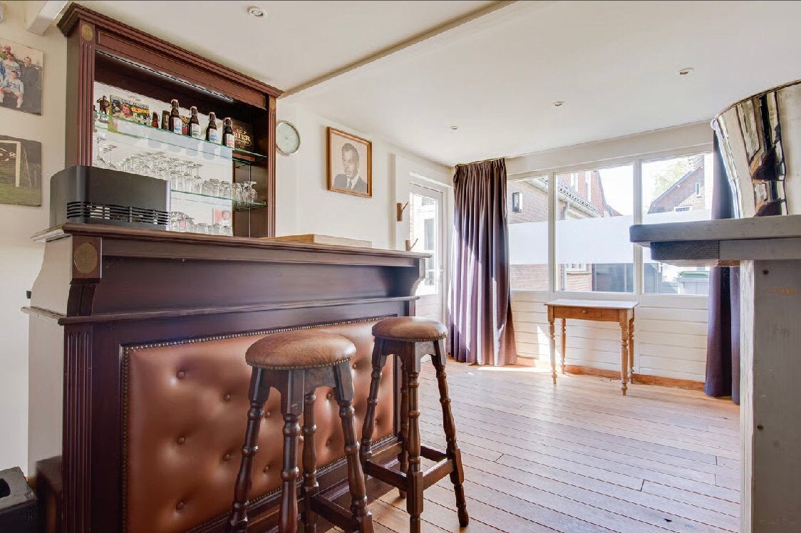 Bar met achterwand, 2 barkrukken en biertender, Huis en Inrichting, Ophalen, Gebruikt
