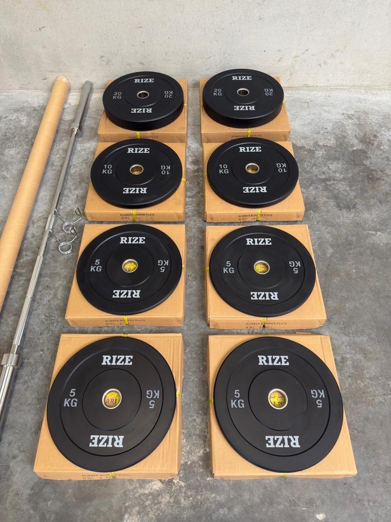 Olympische barbell met 80kg bumperplates, Ophalen of Verzenden, Nieuw, Halterset