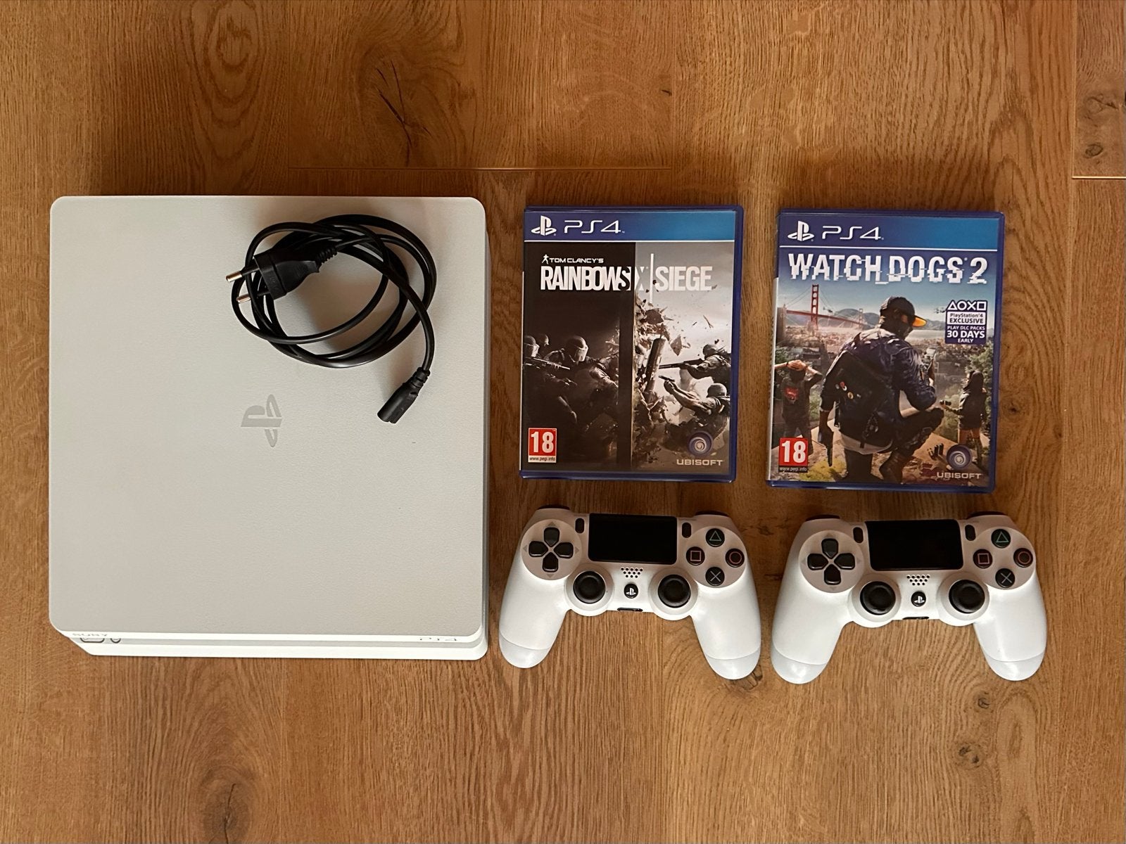 PS4 Slim Wit met 2 controllers en 2 games