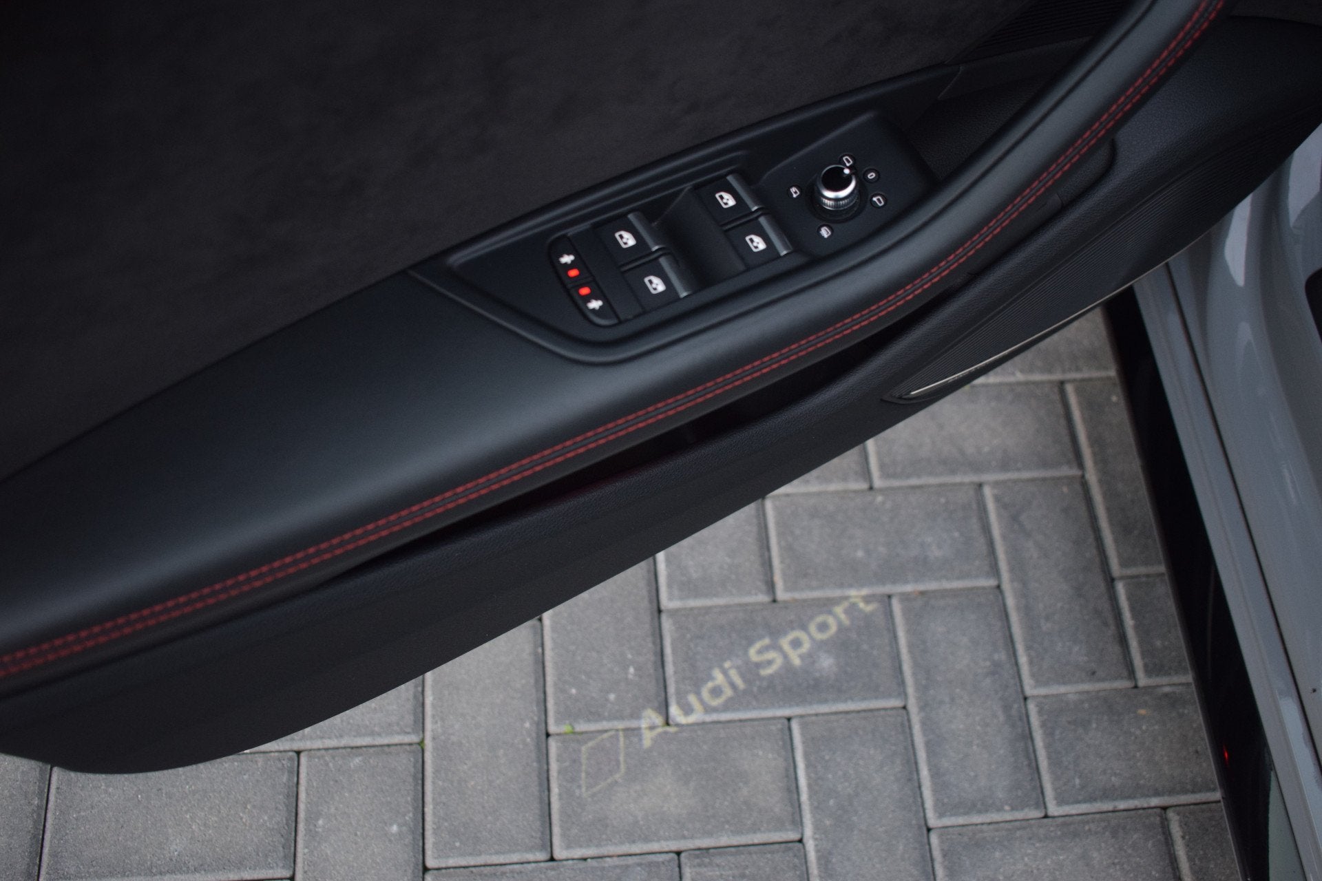 Foto 40 van Audi RS4 2.9 TFSI 450pk Quattro Pano | HUD | Milltek | 360 c