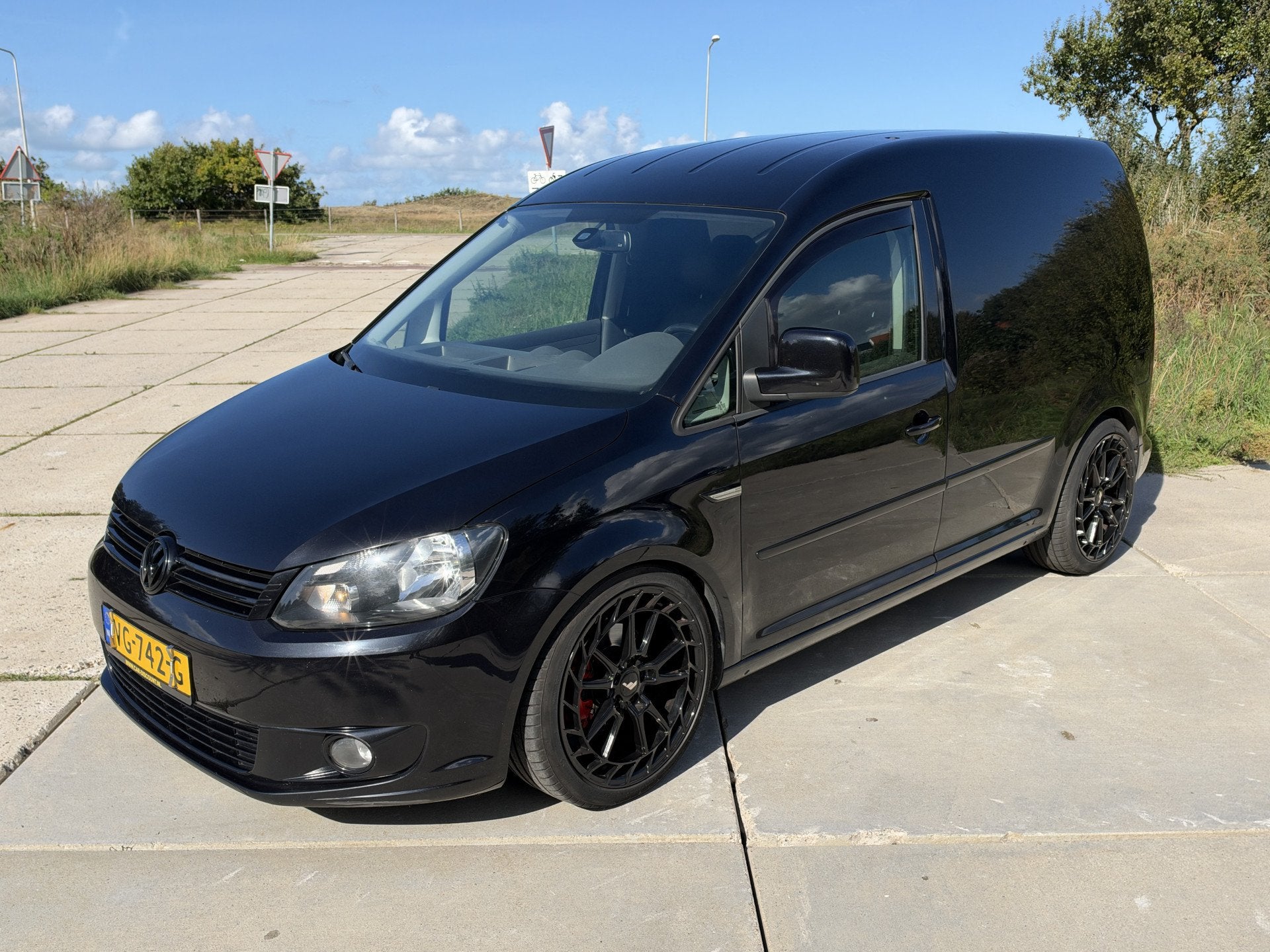 Volkswagen Caddy 1.6 TDI 140pk DSG leer navigatie UNIEK!, Auto's, Euro 5, Gebruikt, Zwart, 4 cilinders