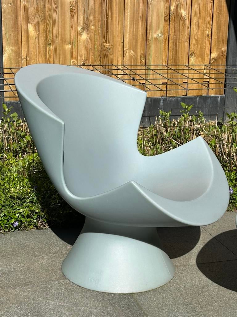 Karim Rashid “Kite” Lounge Chair en voetenbank voor LABEL, 2 zitplaatsen, Kunststof, Gebruikt, Bijzettafel