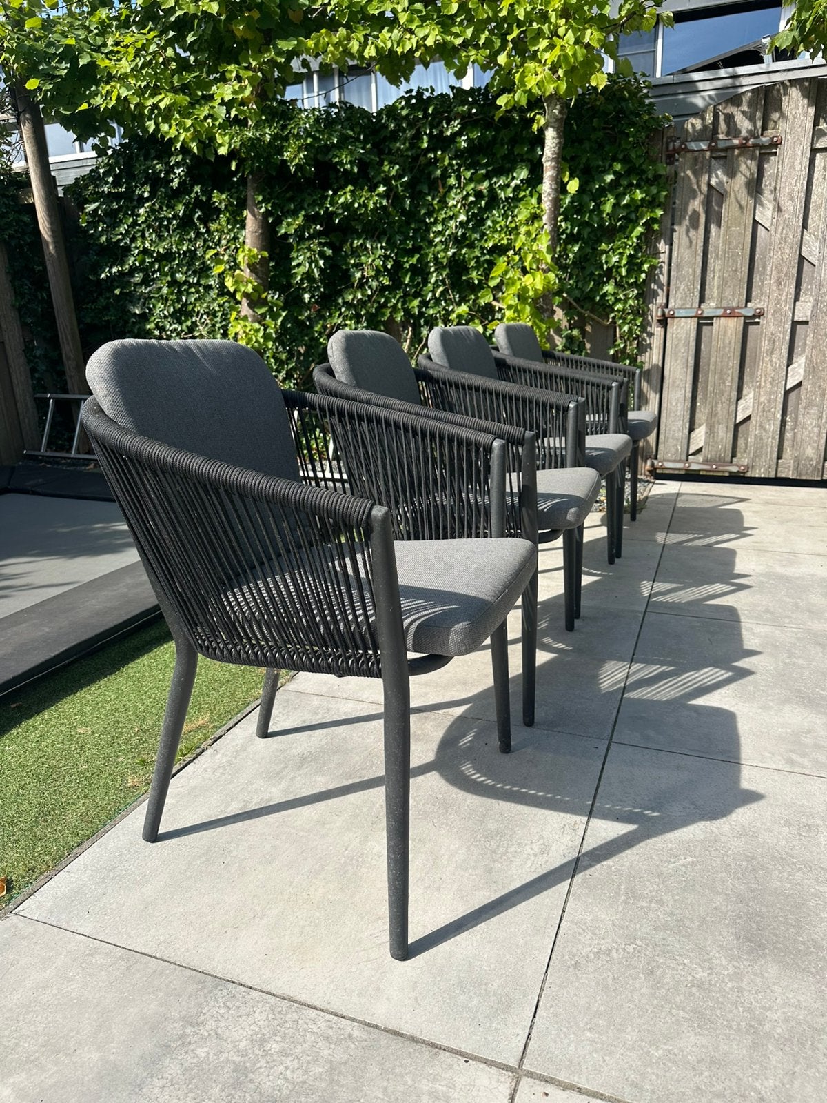 4 tuinstoelen in goede staat met kussens -bezorgen mogelijk, Ophalen, Zo goed als nieuw, Kunststof