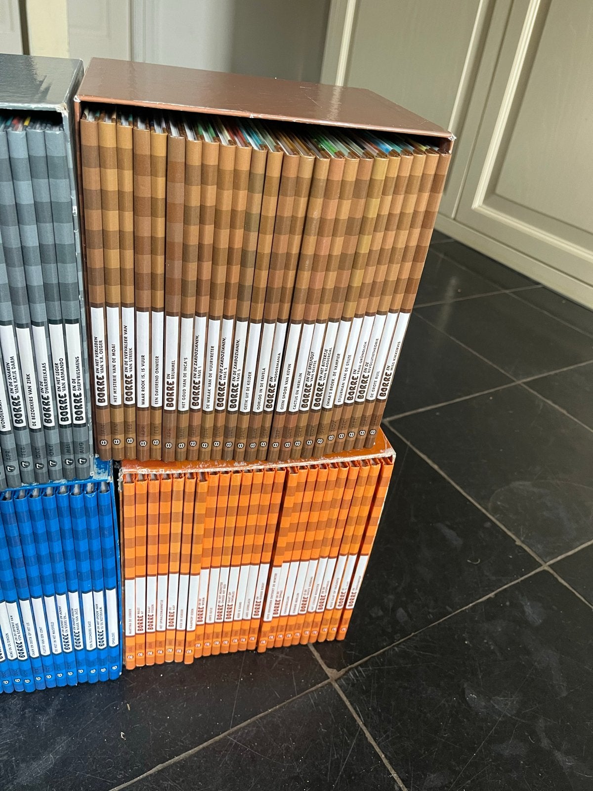 Grote collectie Borre boeken - Diverse kleuren en jaargangen, Boeken, Ophalen of Verzenden, Gelezen