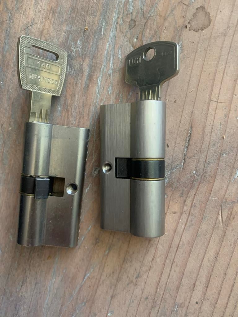 Cilindersloten - Set van 2, Doe-het-zelf en Verbouw, Hang- en Sluitwerk, Gebruikt, Slot, Overige materialen, Ophalen