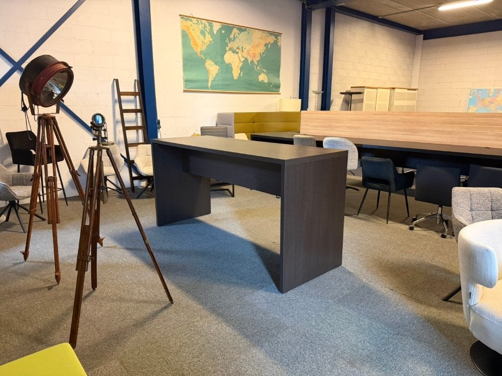 Hoge vergadertafel/statafel, donker eiken, 220 x 80 cm., Huis en Inrichting, Bureaus, Ophalen, Gebruikt