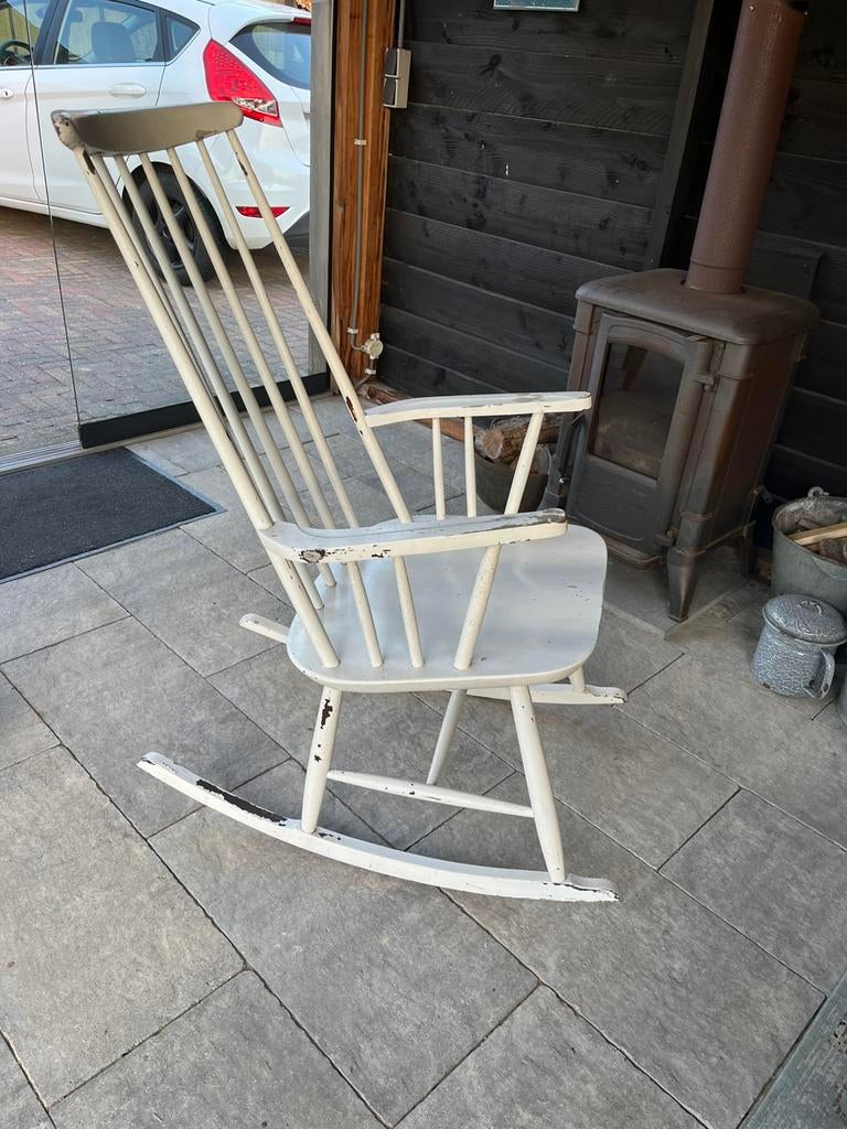 Vintage brocante witte spijlen schommelstoel, Ophalen, Gebruikt, Wit, Eén