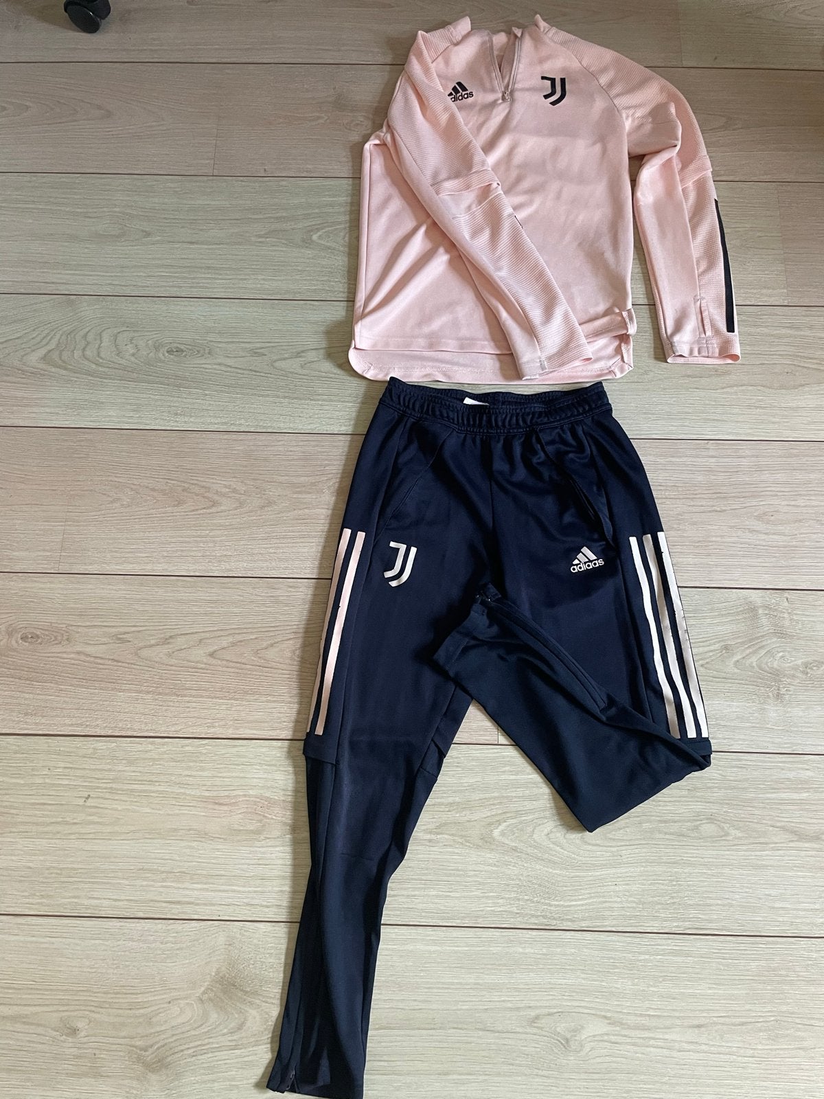 Adidas Juventus Trainingspak - Roze/Donkerblauw (Maat 140), Maat 38/40 (M), Overige typen, Ophalen of Verzenden, Zo goed als nieuw