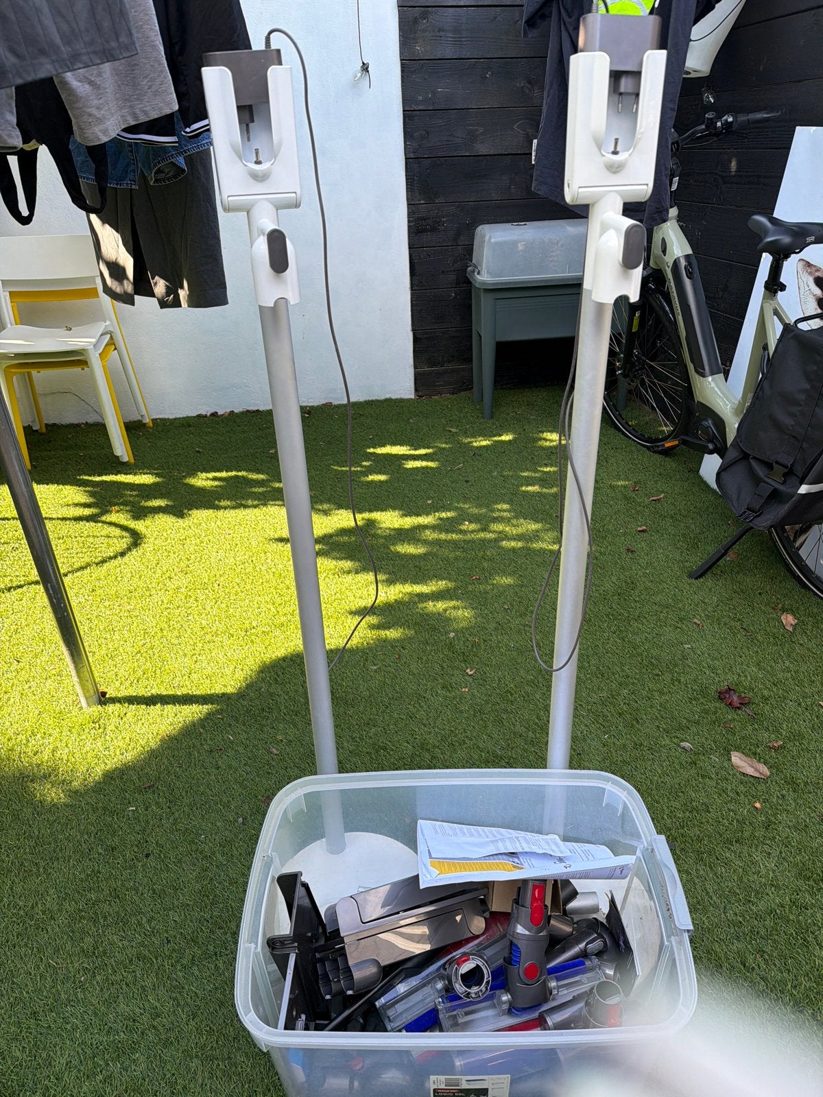 Dyson V11 accessoires en 2 oplaadstations, Ophalen, Gebruikt, Draadloos, Dyson