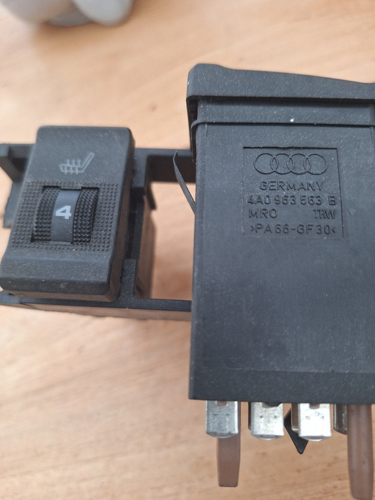 audi a4 schakelaars voor stoelverwarming, Auto-onderdelen, Ophalen of Verzenden, Gebruikt, Audi