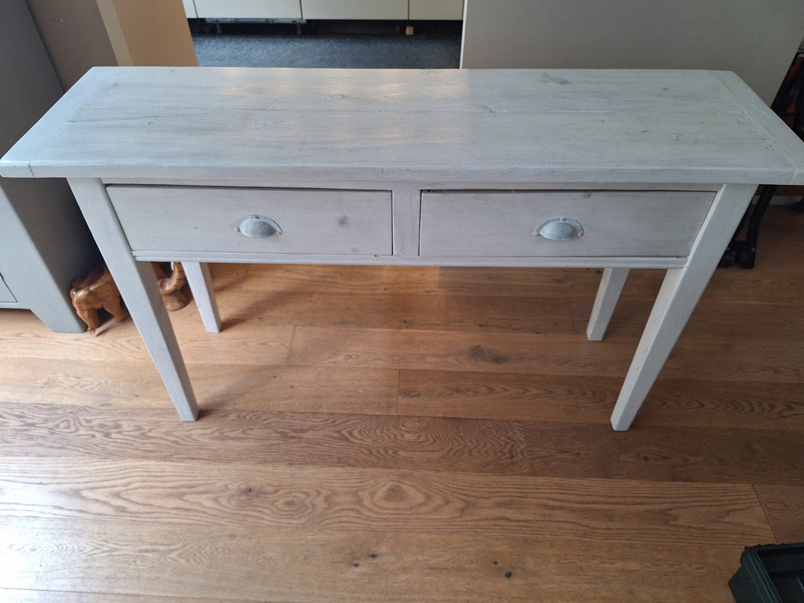 Sidetable. Mat wit geschilderd., Ophalen, Gebruikt, 100 tot 150 cm, Grenenhout