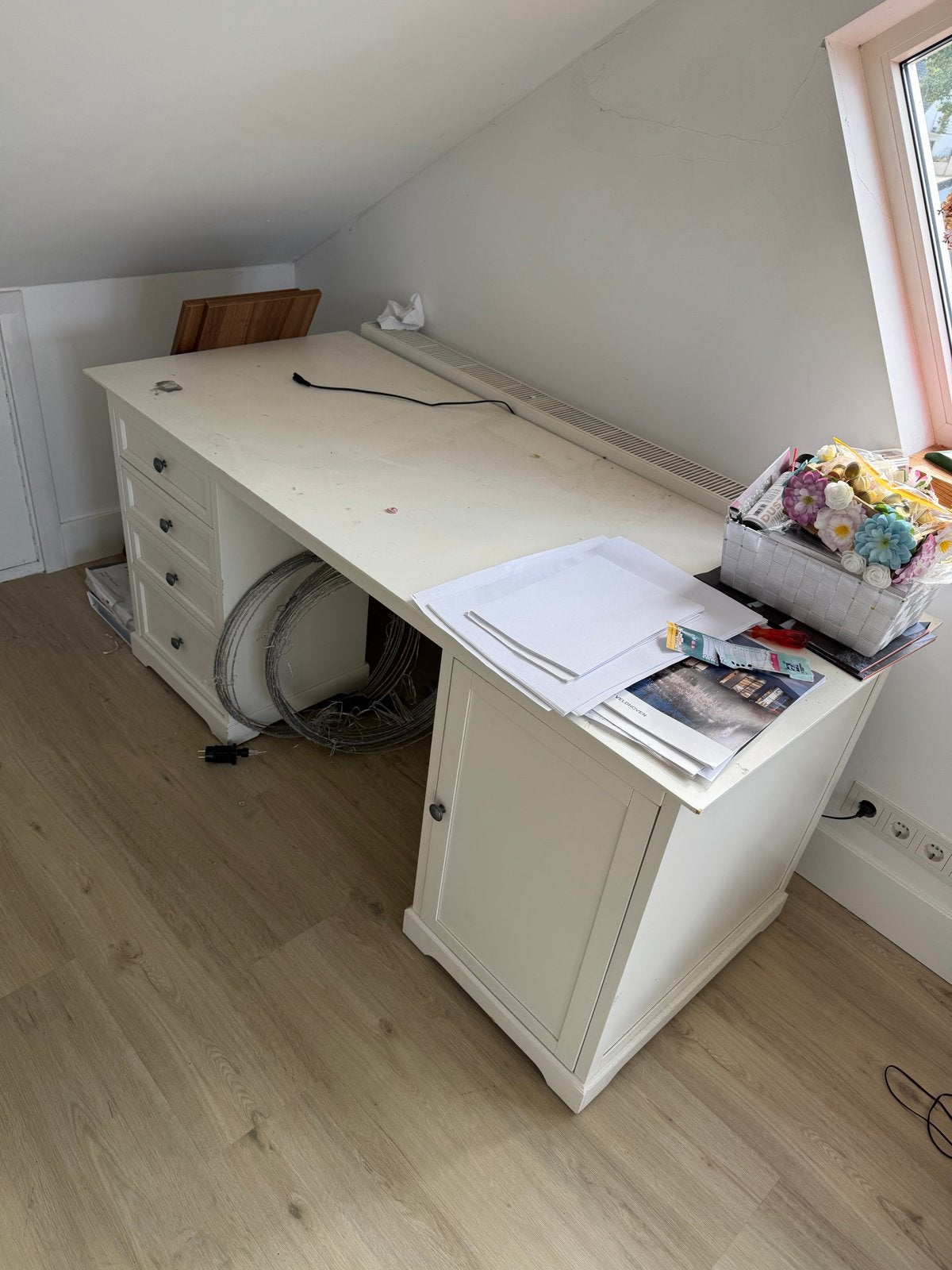 Gebruikt bureau met lades en kastje en bureaustoel, Ophalen, Gebruikt, Wit, Hout