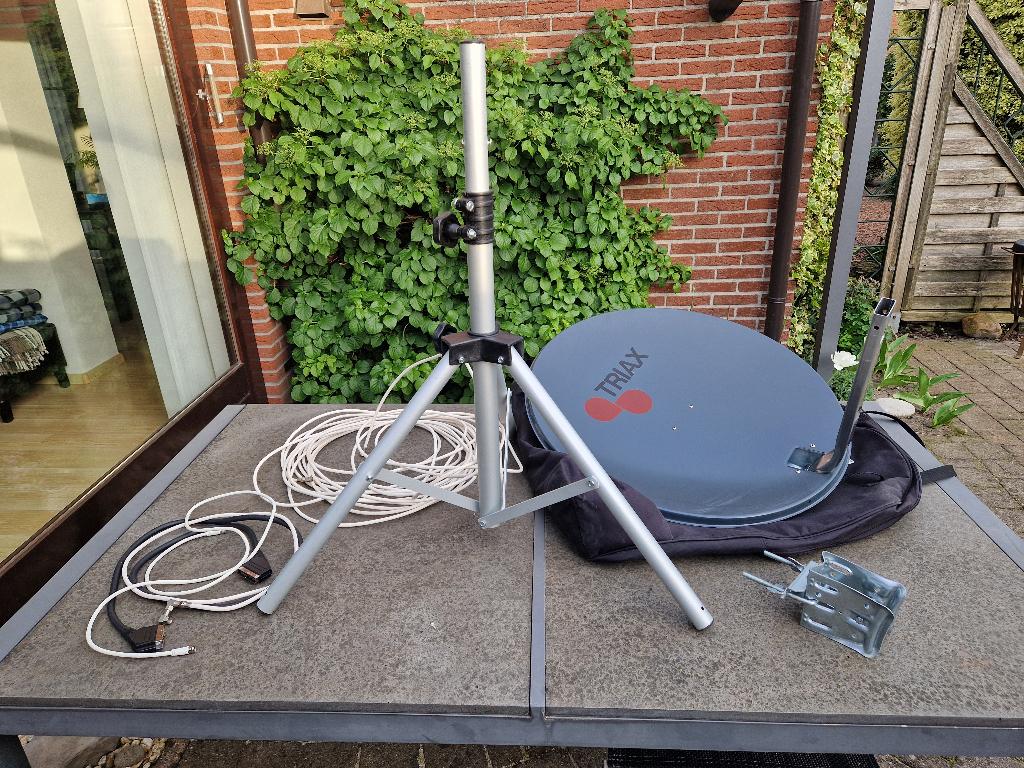 2 Triax Satelietschotels, Ophalen, Gebruikt