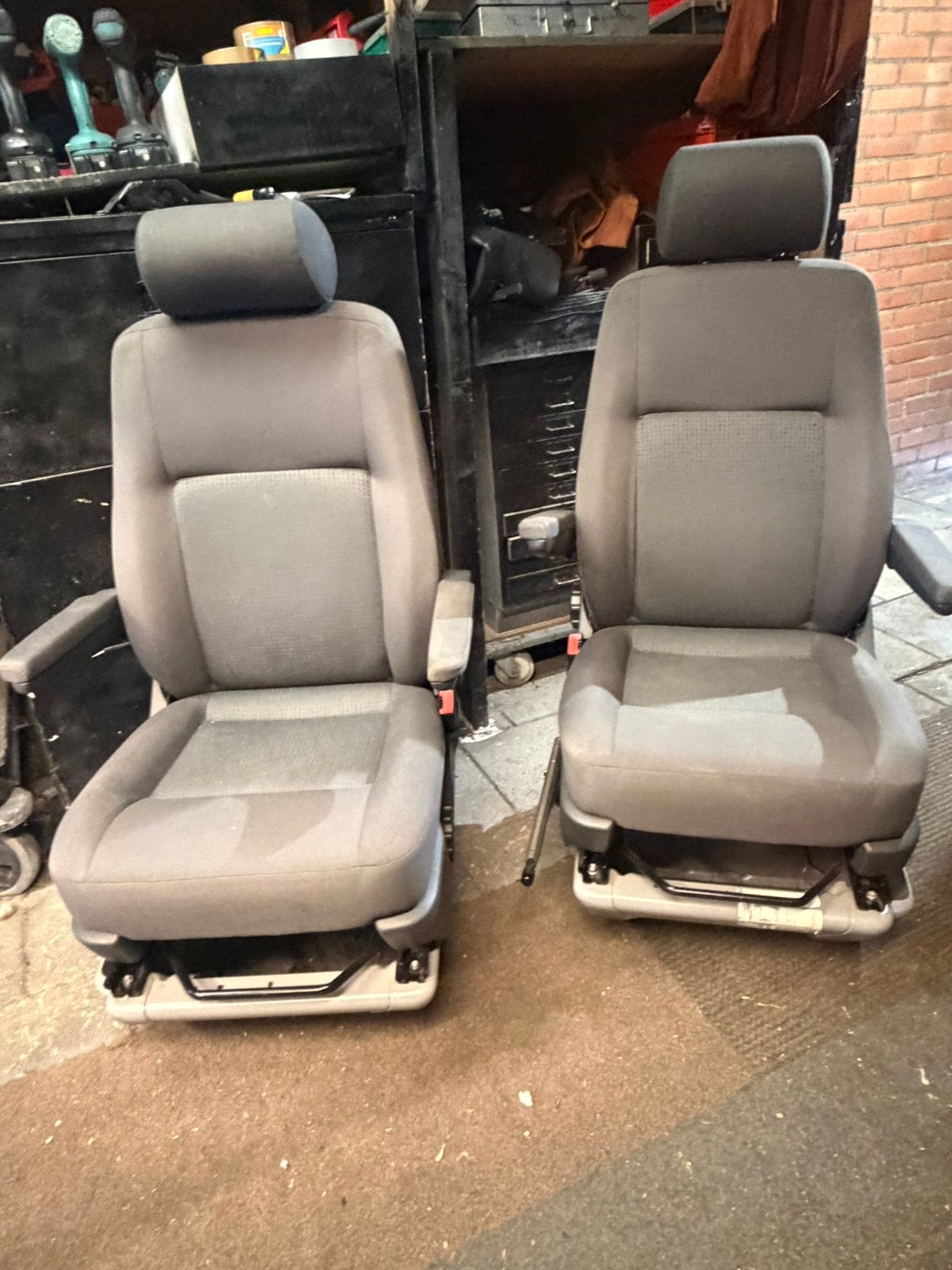 Mooie setje vw transporter t5/t6 stoelen bestuurder&bijrijde, Ophalen of Verzenden