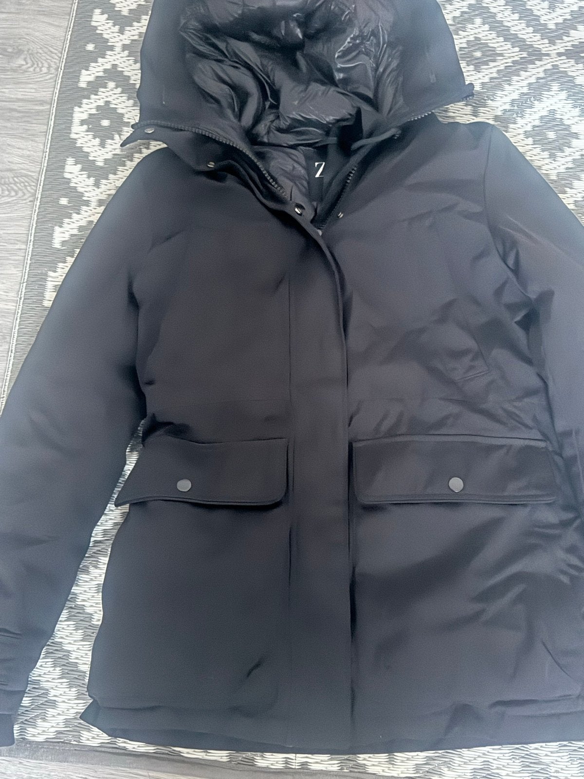 Zwarte Zara winterjas met capuchon - Maat XS, Ophalen of Verzenden, Zo goed als nieuw, Maat 34 (XS) of kleiner, Zwart