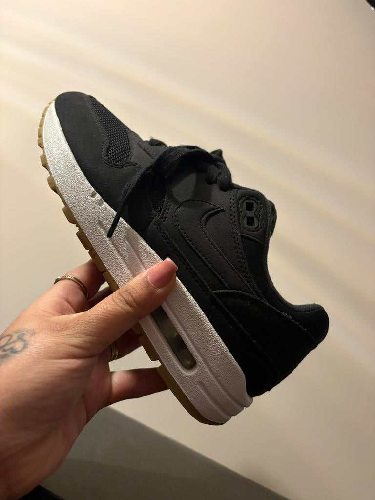 Nike Air Max 1 Black Light Gum maat 36,5, Ophalen of Verzenden, Zo goed als nieuw, Zwart, Sneakers of Gympen