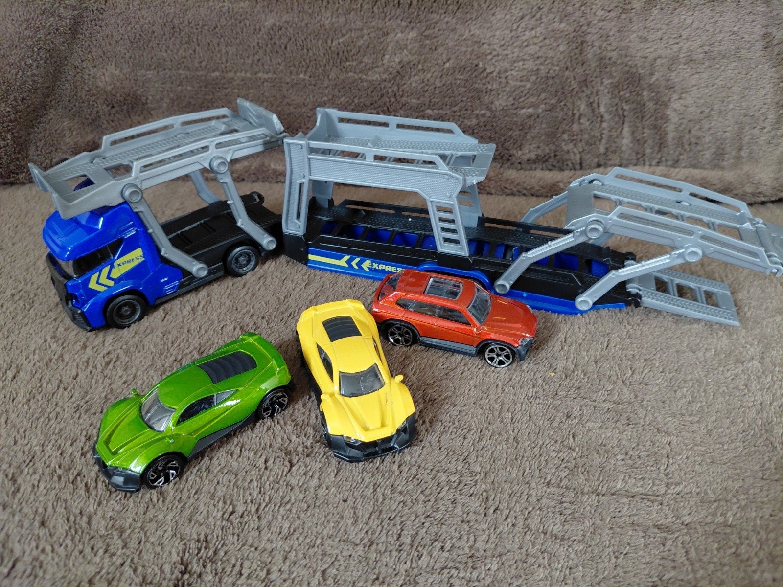speelgoed vrachtwagen met 3 auto's, Ophalen of Verzenden, Zo goed als nieuw