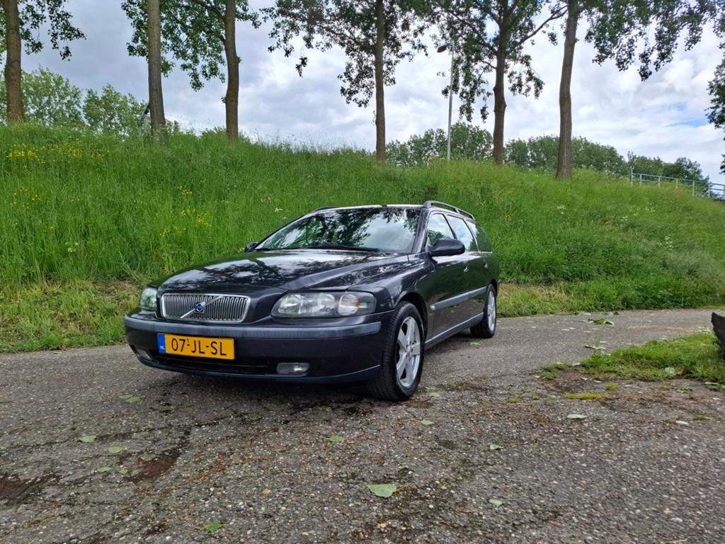 Volvo V70 2.4 140PK 2002 grijs, Auto's, Voorwielaandrijving, Stof, 1800 kg, Zwart