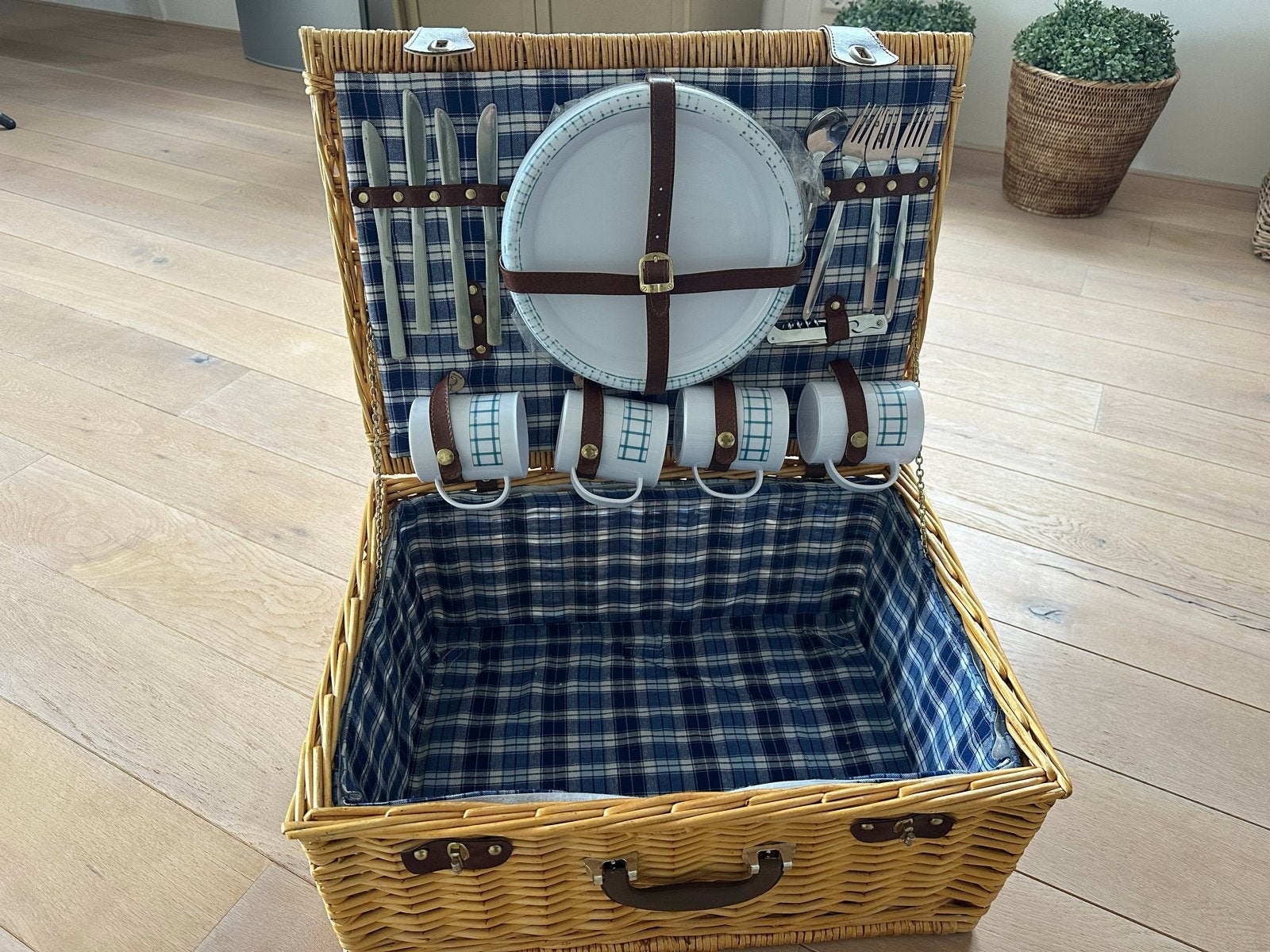 Vintage picknickmand met servies en bestek, Ophalen of Verzenden, Zo goed als nieuw