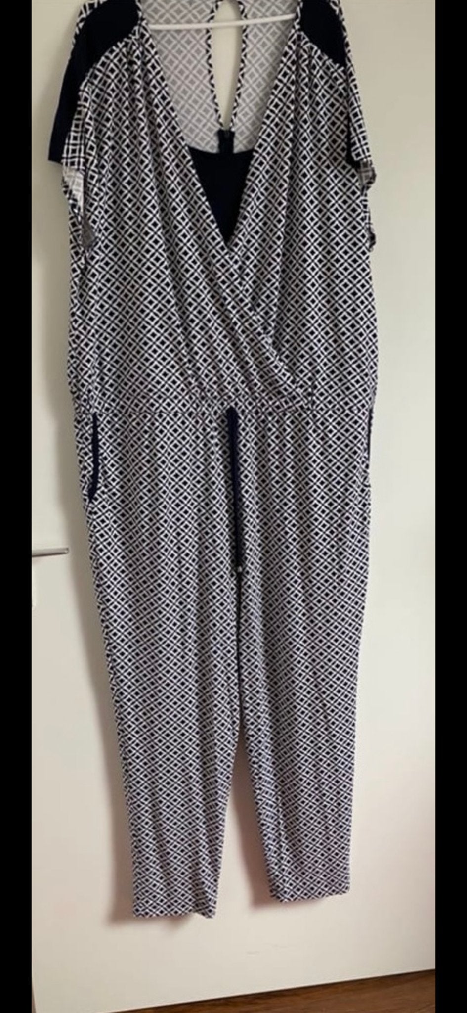 Nieuwe jumpsuit met patroon - Maat 52/54, Kleding | Dames, Ophalen of Verzenden, Nieuw, Overige typen