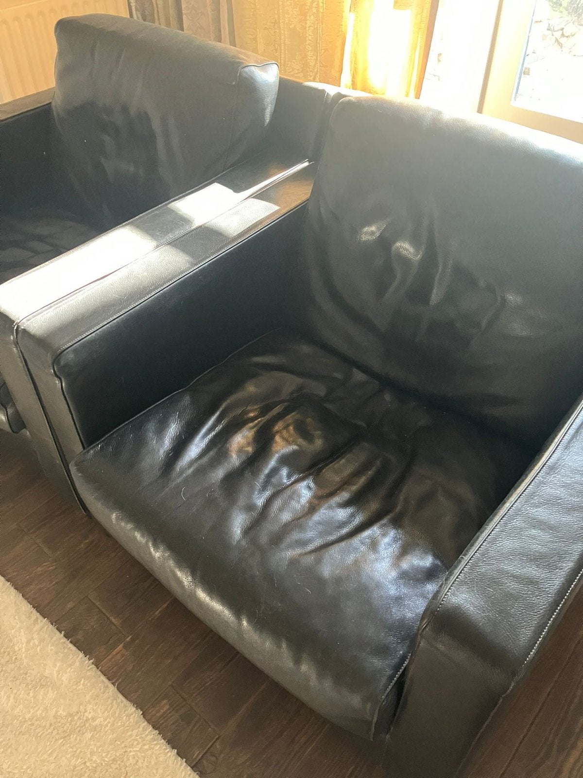 Gratis: Twee comfortabele zwarte leren fauteuils, Ophalen, Gebruikt, Leer, 75 tot 100 cm