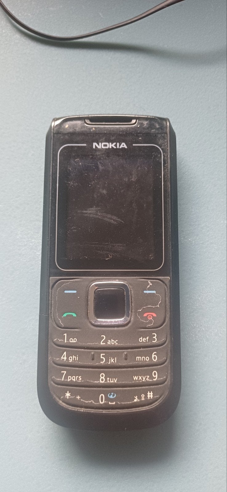 Nokia klassieke mobiele telefoon met oplader en hoesje, Gebruikt, Zwart, Fysiek toetsenbord, Ophalen of Verzenden