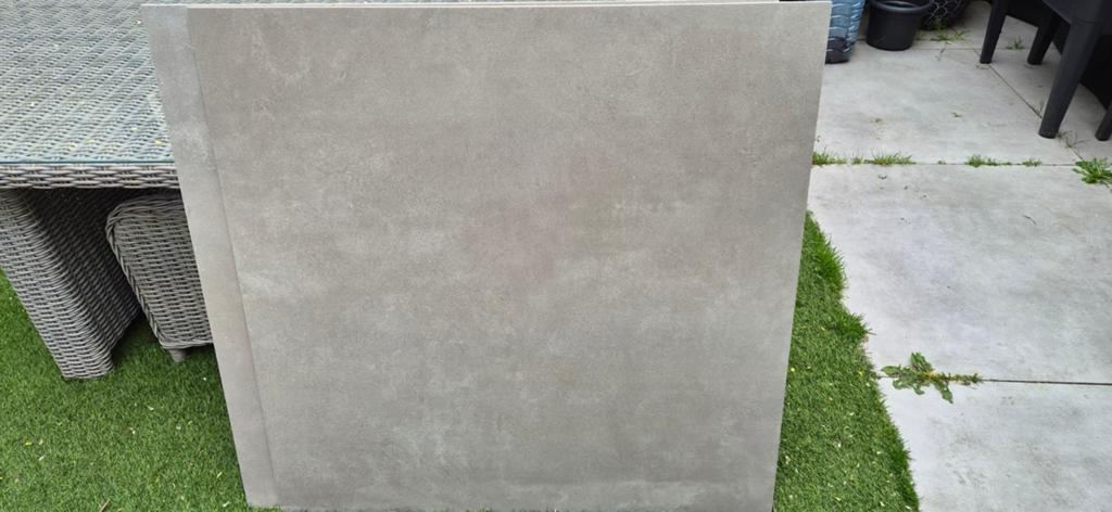 Grote grijze keramische tegels, 90x90 cm, Doe-het-zelf en Verbouw, Tegels, Zo goed als nieuw, Vloertegels, Keramiek, 60 cm of meer