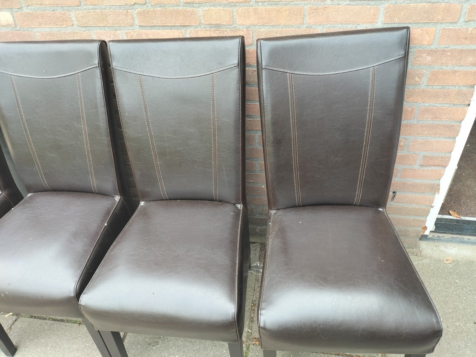 Gratis Eetkamer stoelen, Huis en Inrichting, Stoelen, Gebruikt, Bruin, Ophalen of Verzenden, Vijf, Zes of meer stoelen